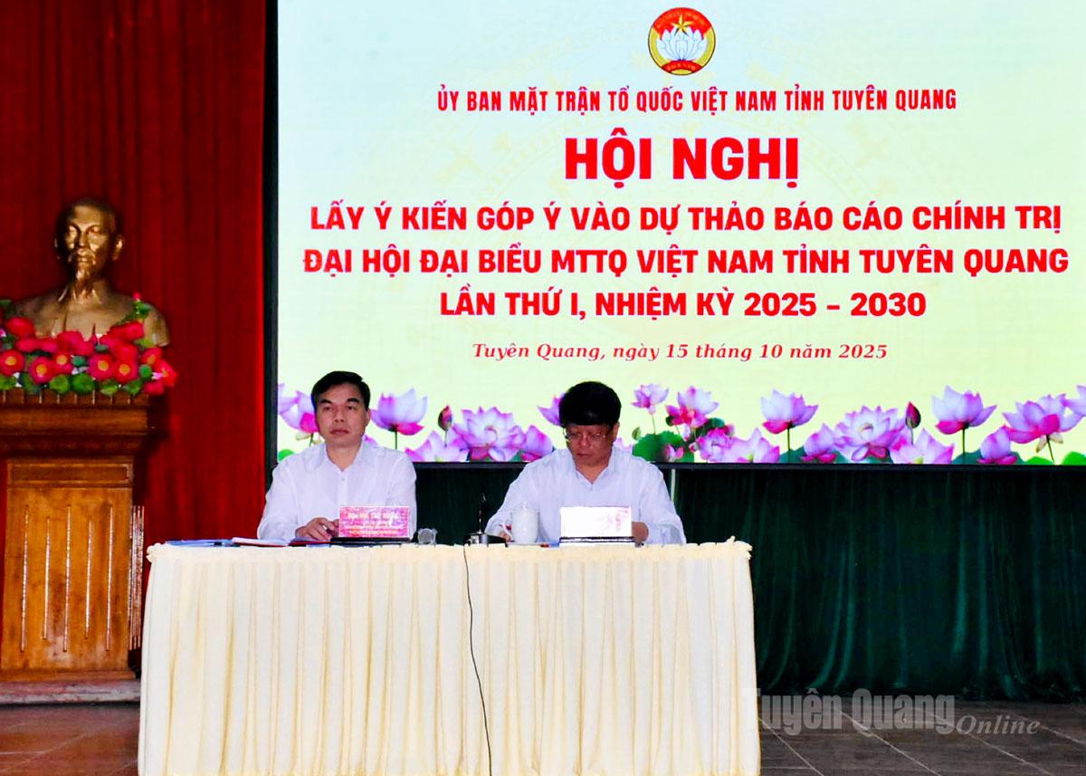 សមមិត្ត Ma The Hong អនុលេខាគណៈកម្មាធិការបក្សខេត្ត ប្រធានគណៈកម្មាធិការរណសិរ្សមាតុភូមិវៀតណាមខេត្ត និងសមមិត្ត Ha Trung Kien សមាជិកគណៈកម្មាធិការអចិន្ត្រៃយ៍បក្សខេត្ត អនុប្រធានអចិន្ត្រៃយ៍គណៈកម្មាធិការរណសិរ្សមាតុភូមិវៀតណាមខេត្ត បានអញ្ជើញជាអធិបតីក្នុងសន្និសីទនេះ។