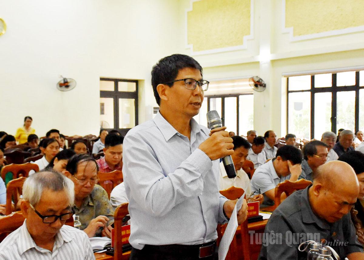 គណៈប្រតិភូបានផ្ដល់យោបល់លើសេចក្តីព្រាងរបាយការណ៍នយោបាយដែលបង្ហាញនៅមហាសន្និបាតលើកទី១ គណៈប្រតិភូរណសិរ្សមាតុភូមិវៀតណាមខេត្ត Tuyen Quang។