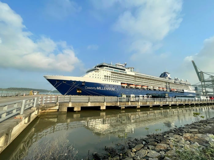 Les entreprises sont en difficulté car le port d'Ho Chi Minh-Ville cesse de recevoir des passagers de navires de croisière - Photo 2. Doanh nghiệp ngồi trên lửa khi cảng TP HCM ngưng đón khách tàu biển - Ảnh 2.