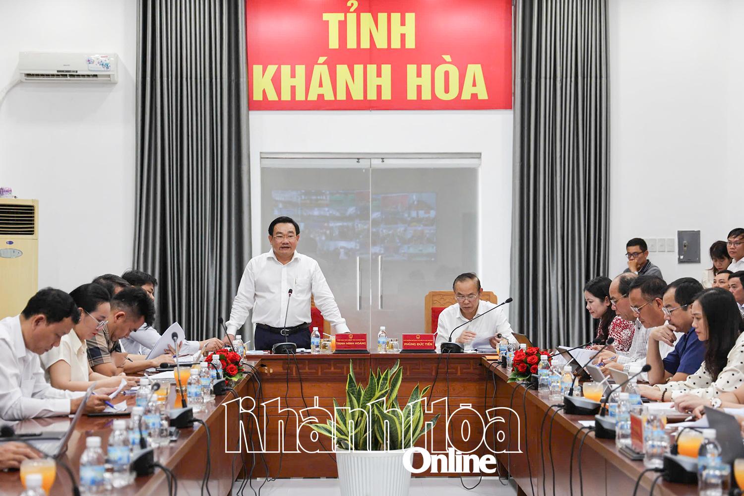 کامریڈ Trinh Minh Hoang نے اجلاس سے خطاب کیا۔