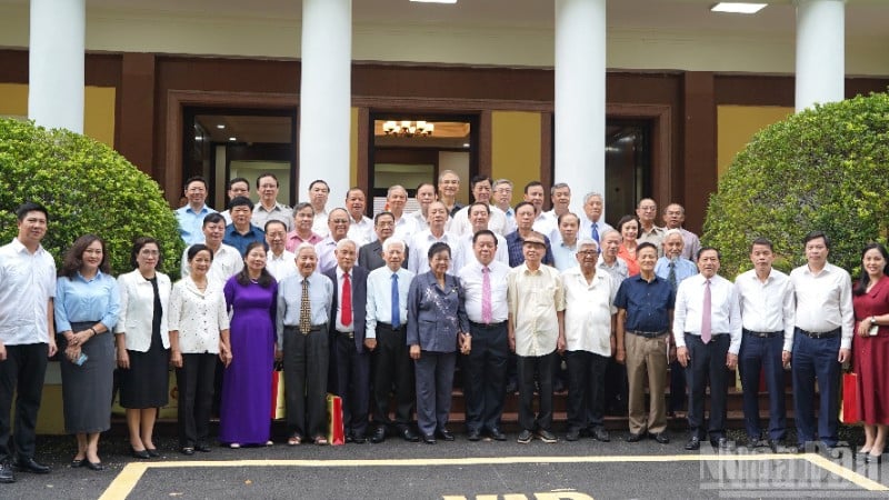 ผู้แทนที่เข้าร่วมประชุม