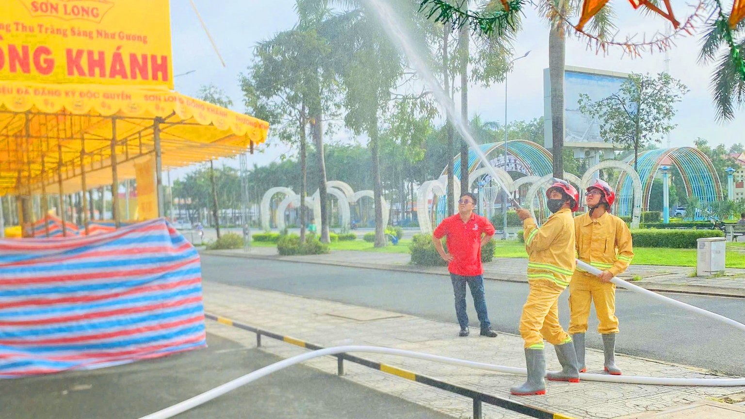 Co.opmart Ha Tien utbildar i brandförebyggande och brandbekämpande