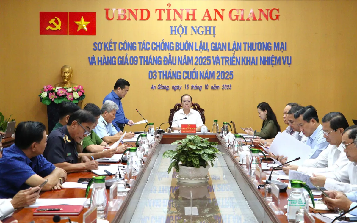 Hội nghị sơ kết công tác chống buôn lậu, hàng gian hàng giả của tỉnh An Giang được tổ chức trực tuyến đến 102 xã, phường, đặc khu của tỉnh. Ảnh: Phương Vũ