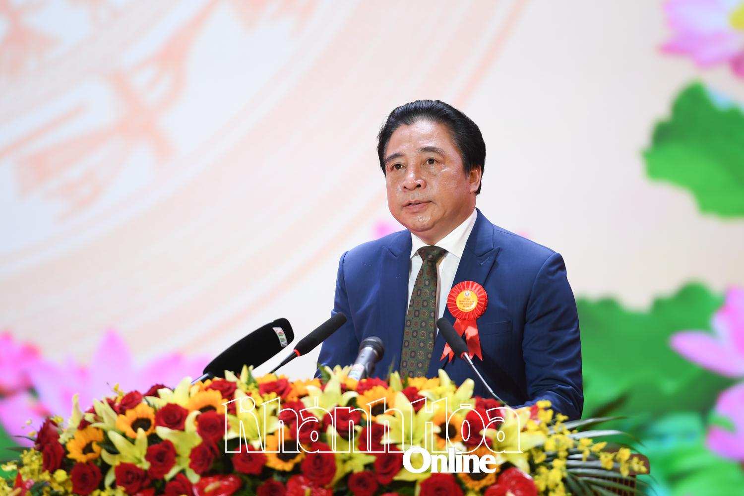 응우옌 카크 토안 동지가 개회사를 했습니다.