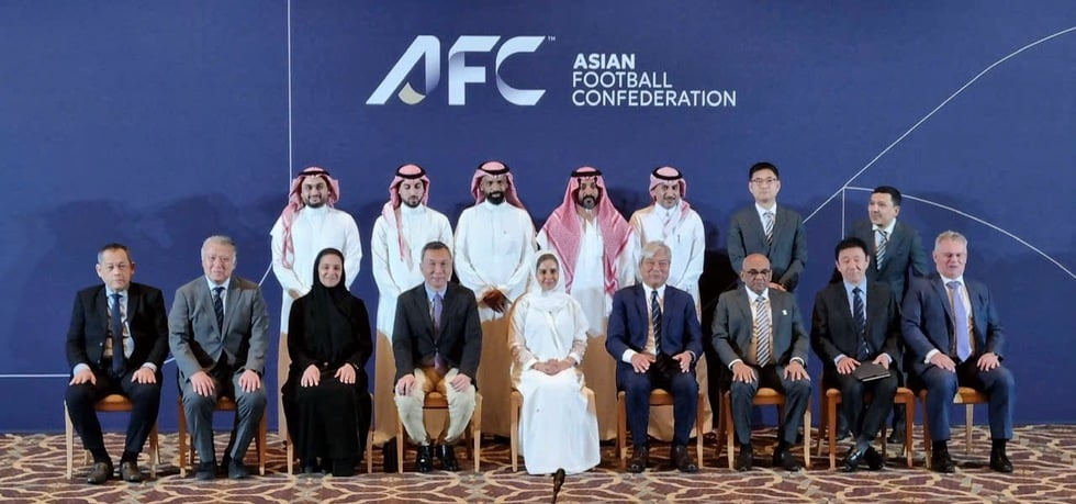 O presidente da VFF, Tran Quoc Tuan, participa de importante reunião sobre as finais da Copa da Ásia de 2027 - Foto 1. Chủ tịch VFF Trần Quốc Tuấn tham dự cuộc họp quan trọng về VCK Asian Cup 2027
- Ảnh 1.