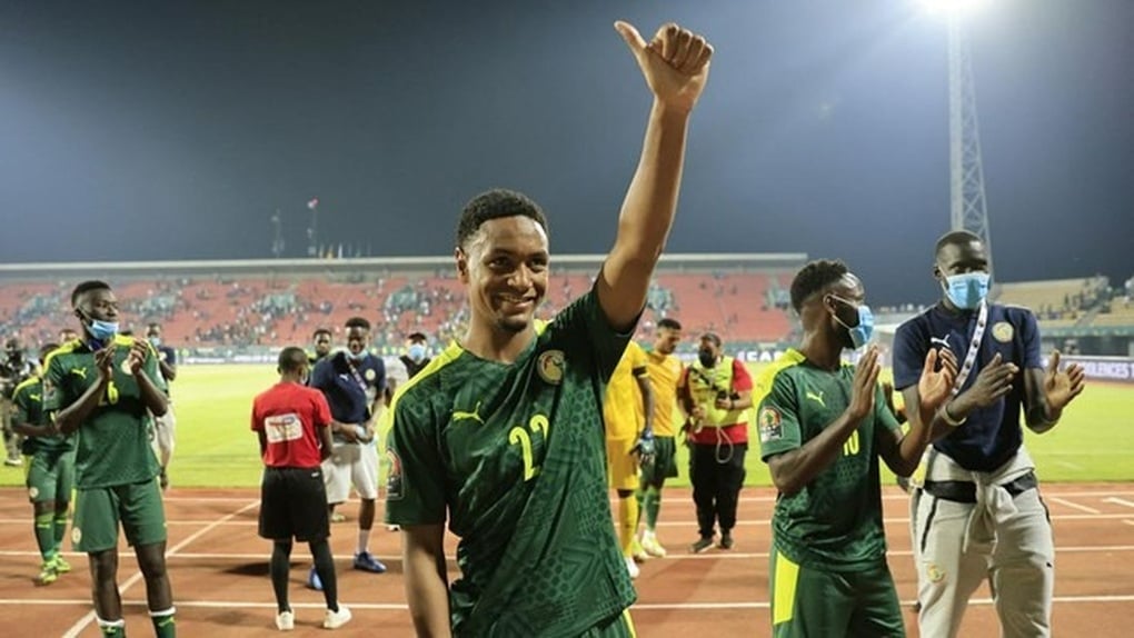 Chủ tịch FIFA khen ngợi đội bóng nhỏ bé giành vé dự World Cup - 1