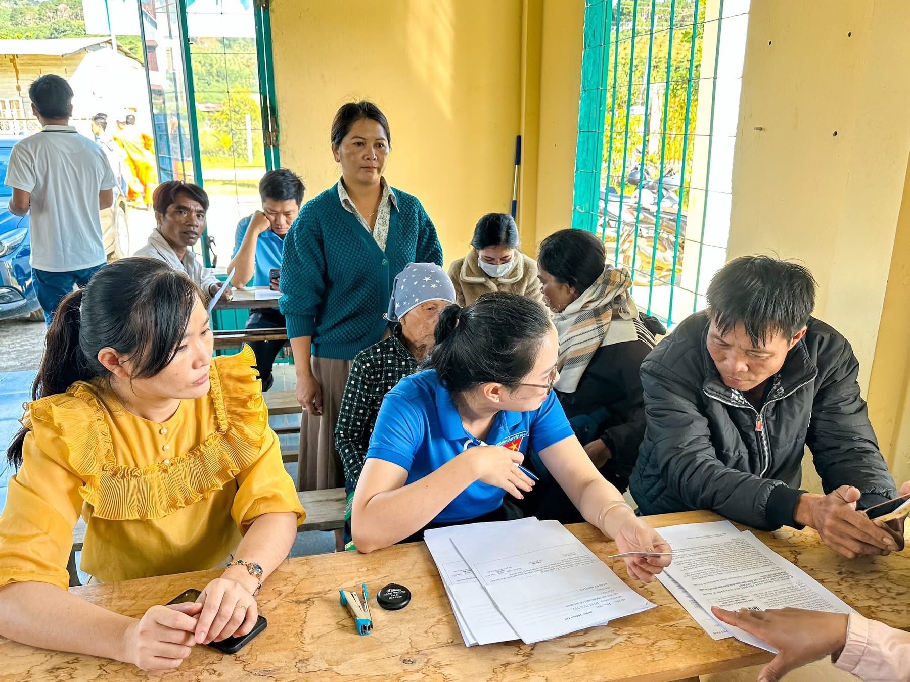 Tổ lưu động giải quyết thủ tục hành chính xã Tà Hine với nhiều cách làm sáng tạo