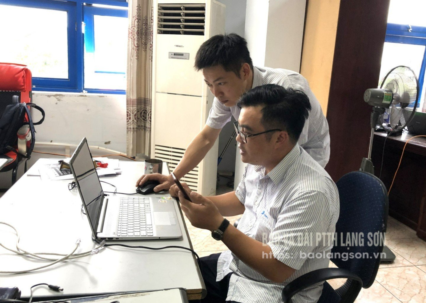 Cán bộ, kỹ sư VNPT Lạng Sơn thảo luận phương án xây dựng phần mềm