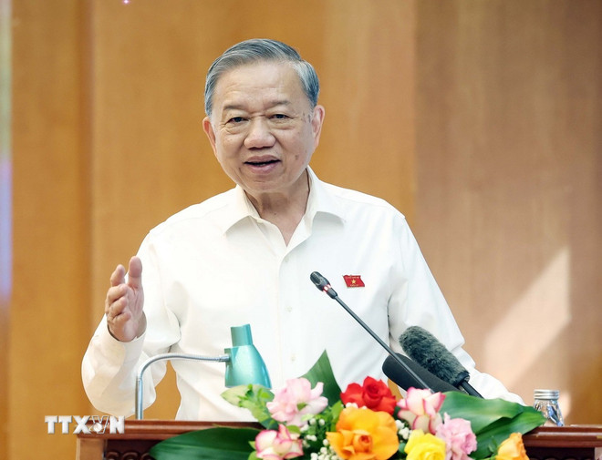 ttxvn-2309-tong-bi-thu-tiep-xuc-cu-tri-ha-noi-3.jpg