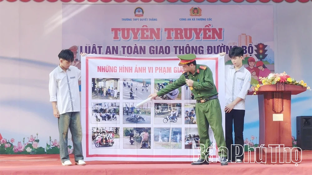 ផ្សព្វផ្សាយ និង​លើក​កម្ពស់​ការ​យល់​ដឹង​ពី​ច្បាប់​ចរាចរណ៍​ដល់​សិស្សានុសិស្ស