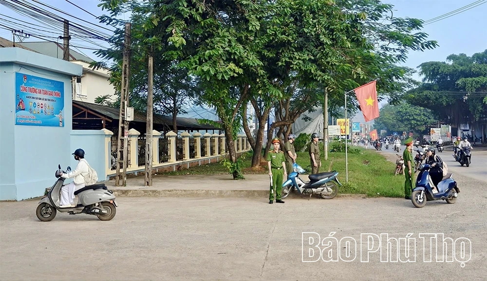 ផ្សព្វផ្សាយ និង​លើក​កម្ពស់​ការ​យល់​ដឹង​ពី​ច្បាប់​ចរាចរណ៍​ដល់​សិស្សានុសិស្ស