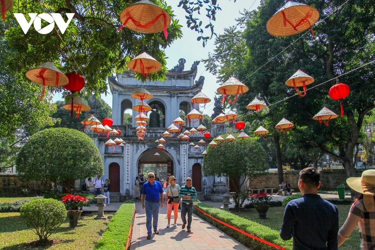 Củng cố niềm tin “chìa khóa” để du lịch Hà Nội bứt phá - Ảnh 1.