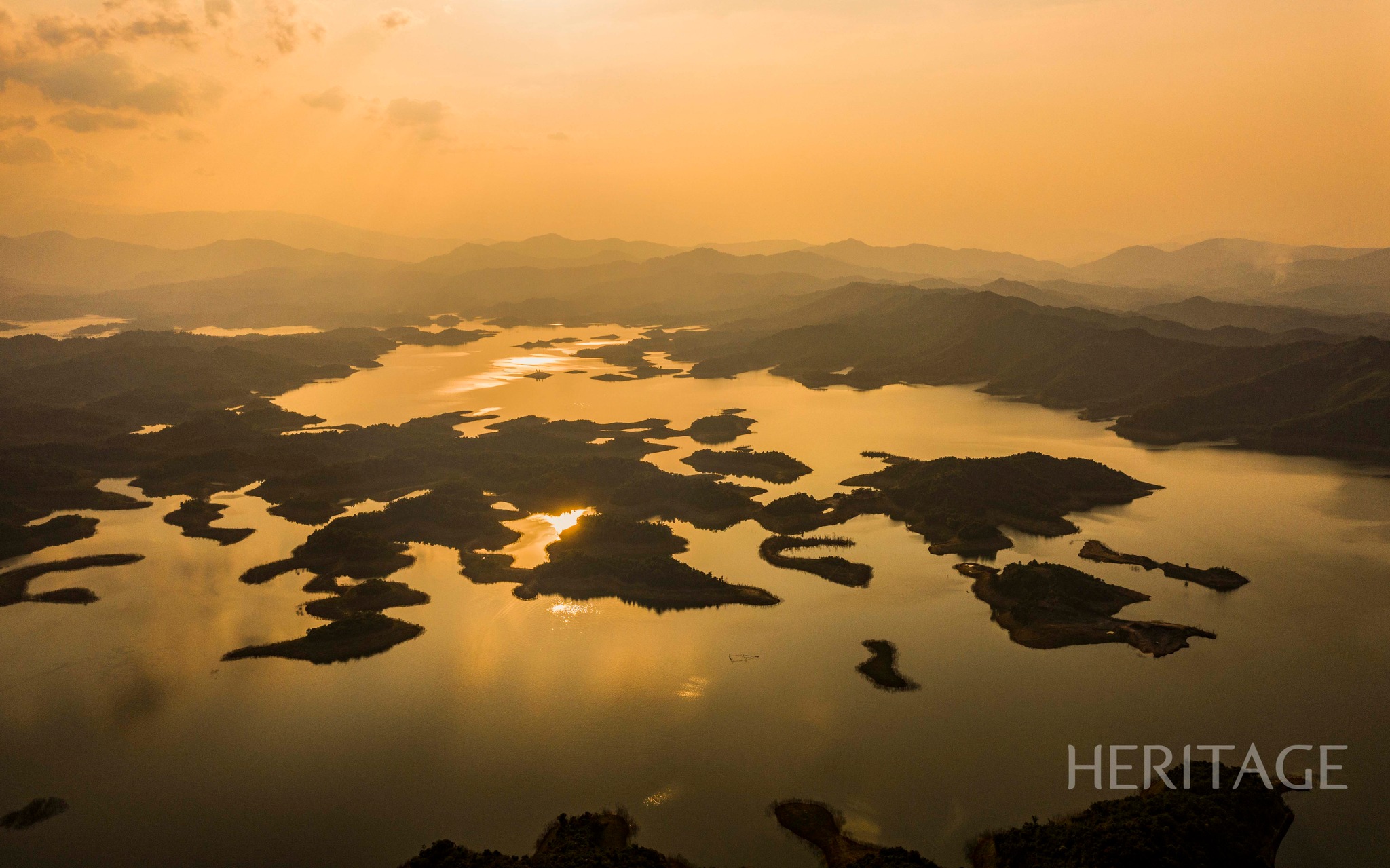 Nước biếc Ngàn Trươi