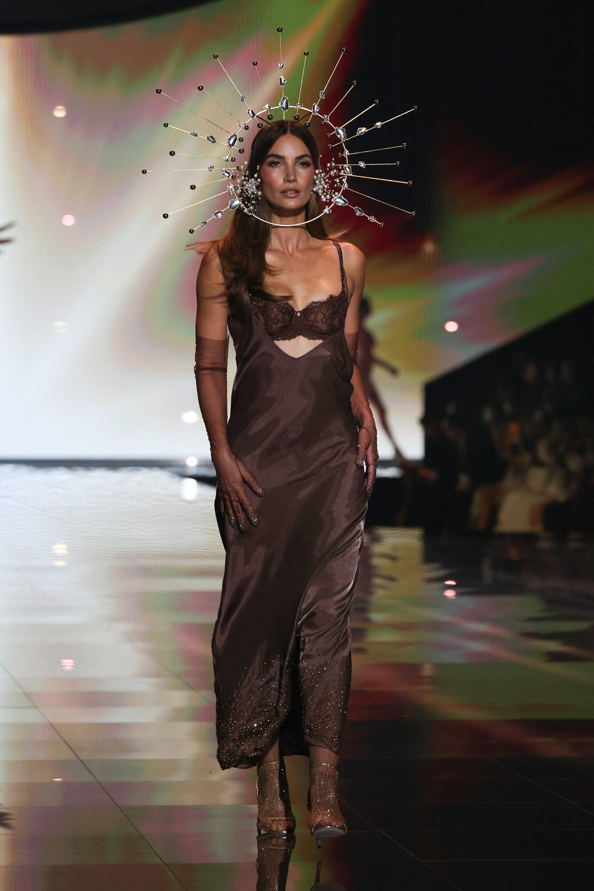 Dàn thiên thần nội y đình đám tái xuất tại Victoria’s Secret Fashion Show - 10