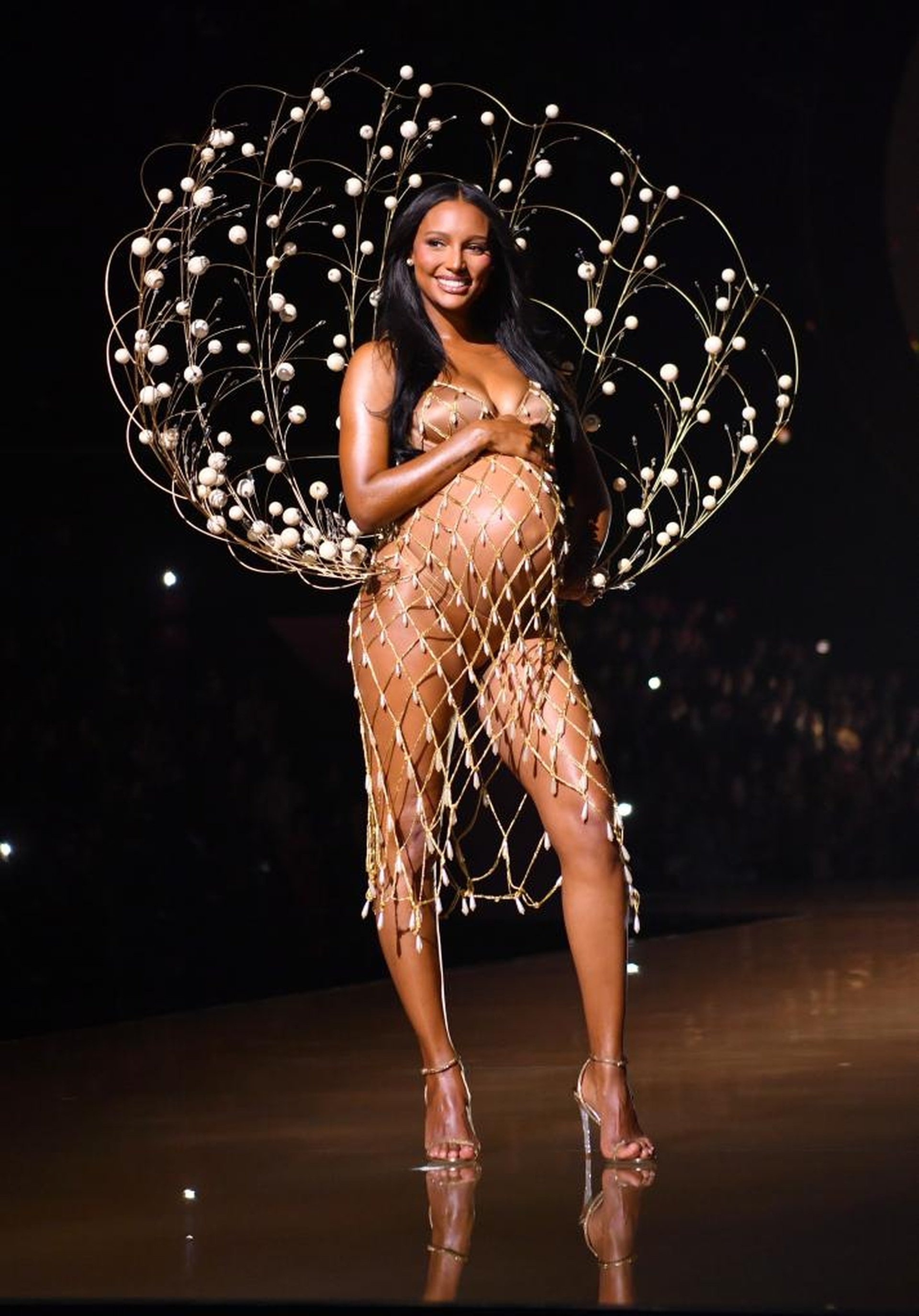 Dàn thiên thần nội y đình đám tái xuất tại Victoria’s Secret Fashion Show - 17