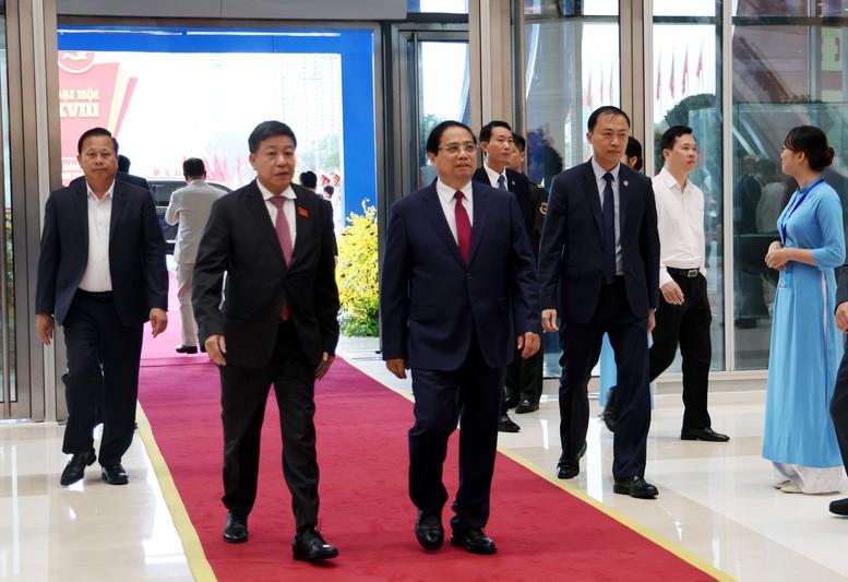 Generalsekretär To Lam nimmt am 18. Parteitag in Hanoi teil – Foto 3. Tổng Bí thư Tô Lâm đến dự Đại hội Đại biểu Đảng bộ TP. Hà Nội lần thứ XVIII- Ảnh 3.