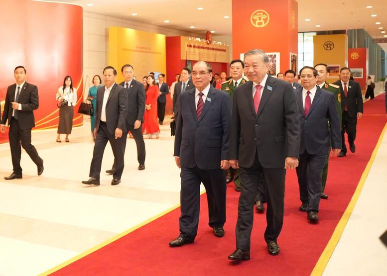 Generalsekretär To Lam nimmt am 18. Parteitag in Hanoi teil – Foto 5. Tổng Bí thư Tô Lâm đến dự Đại hội Đại biểu Đảng bộ TP. Hà Nội lần thứ XVIII- Ảnh 5.