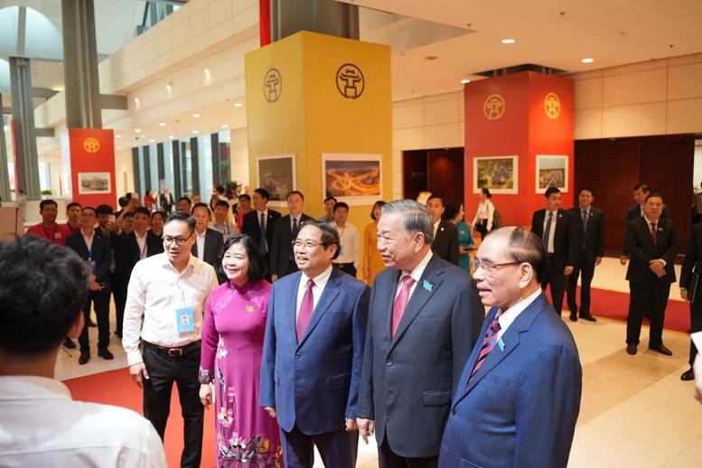 Generalsekretär To Lam nimmt am 18. Parteitag in Hanoi teil – Foto 6. Tổng Bí thư Tô Lâm đến dự Đại hội Đại biểu Đảng bộ TP. Hà Nội lần thứ XVIII- Ảnh 6.