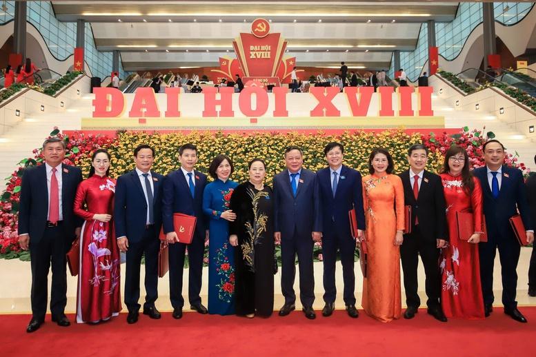 Generalsekretär To Lam nimmt am 18. Parteitag in Hanoi teil – Foto 7. Tổng Bí thư Tô Lâm đến dự Đại hội Đại biểu Đảng bộ TP. Hà Nội lần thứ XVIII- Ảnh 7.