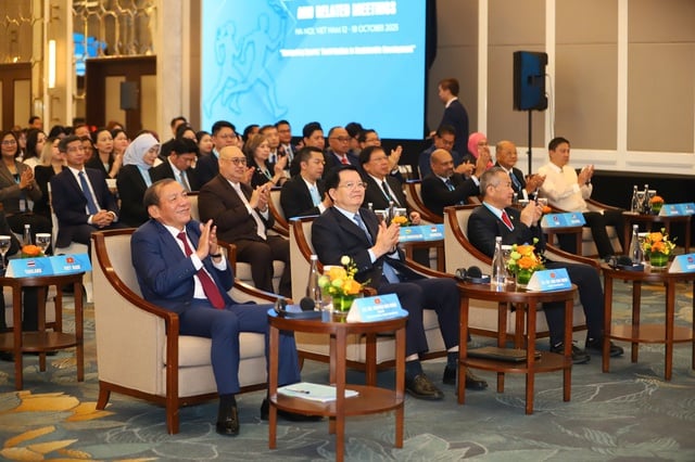 마이 반 찐 부총리: 'ASEAN 스포츠 장관 회의에서 전략적 비전 확인' - 사진 2. Phó thủ tướng Mai Văn Chính: ‘Hội nghị Bộ trưởng ASEAN về thể thao khẳng định tầm nhìn chiến lược’- Ảnh 2.