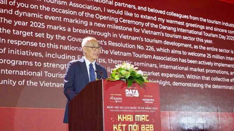 hinh-2-vu-the-binh-chu-tich-hiep-hoi-du-lich-viet-nam-mo-man-phat-bieu-khai-mac-tai-su-kien-3998.jpg