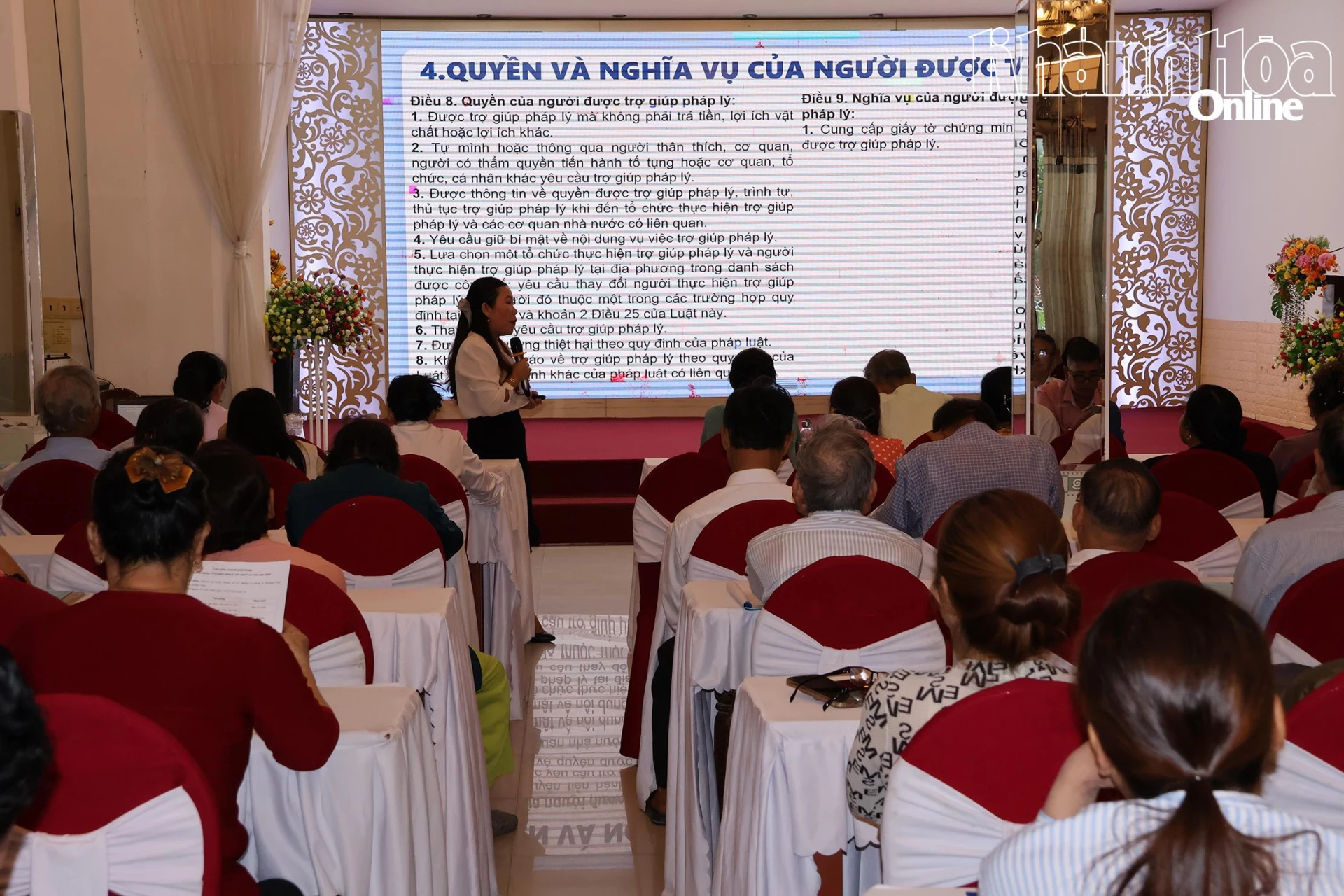 អ្នក​យក​ព័ត៌មាន​ផ្សព្វផ្សាយ​គោលនយោបាយ និង​សិទ្ធិ​មនុស្ស​ចាស់​តាម​ច្បាប់​ស្តីពី​មនុស្ស​ចាស់។
