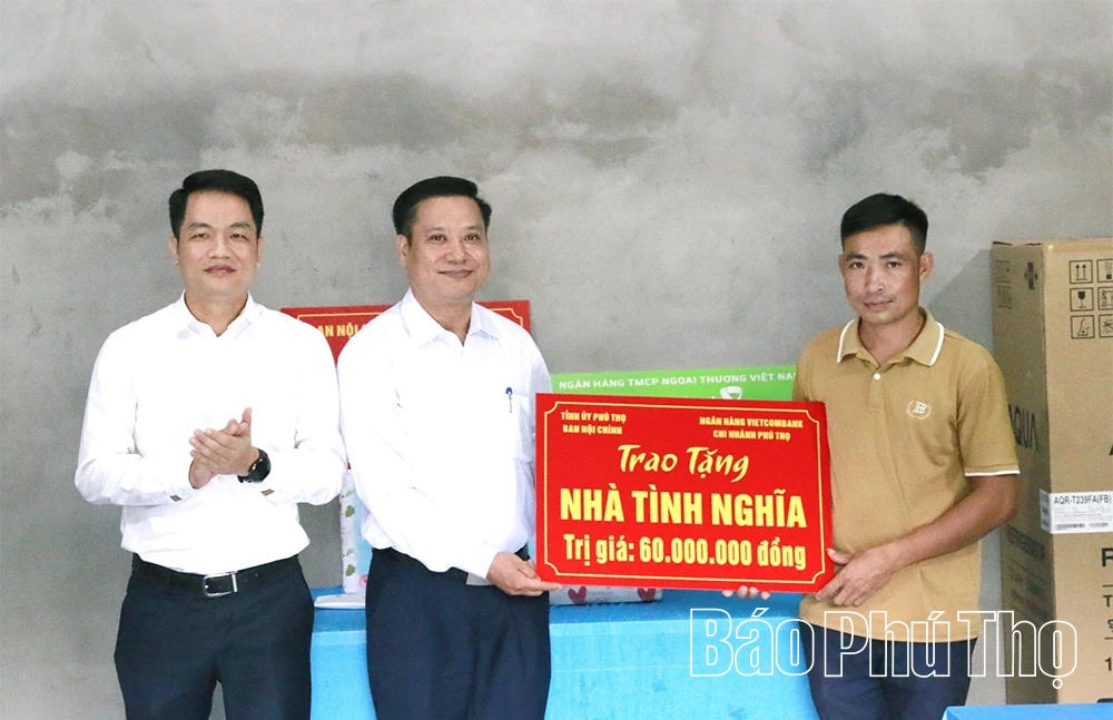 ប្រគល់ផ្ទះសប្បុរសធម៌នៅឃុំទ្រុងសឺន