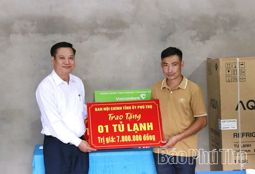 ប្រគល់ផ្ទះសប្បុរសធម៌នៅឃុំទ្រុងសឺន