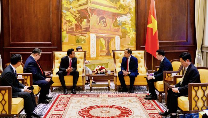 Adegan kerja. Quang cảnh buổi làm việc.
