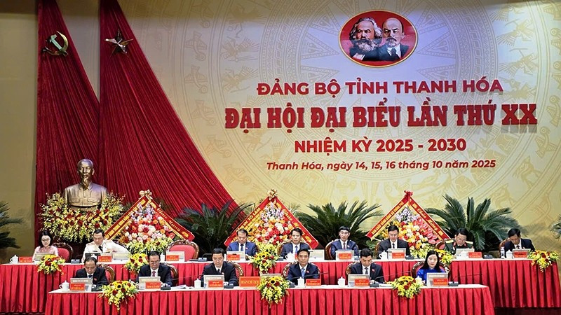 Das Präsidium leitet den Kongress.