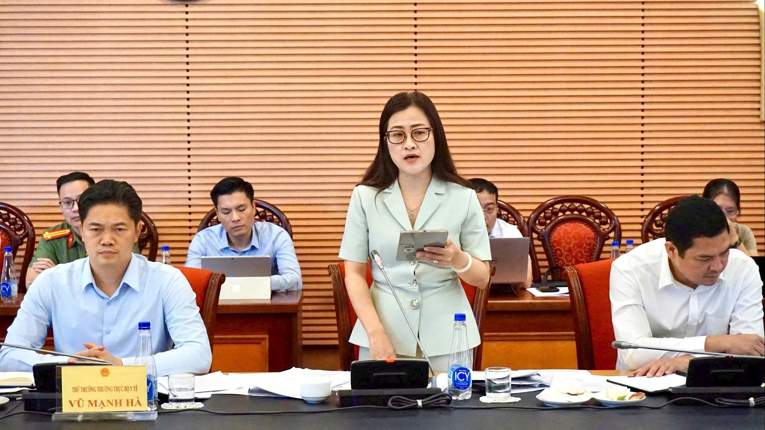 Vụ trưởng Vụ Bảo hiểm y tế, Bộ Y tế Trần Thị Trang trình bày ca