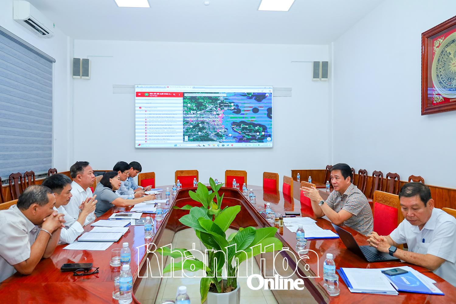 Quang cảnh cuộc họp.