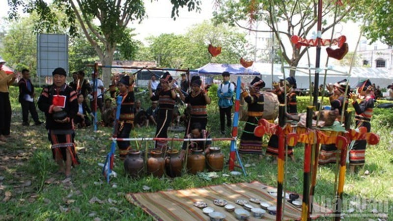 ពិធីវប្បធម៌ពិសេសមួយនៅ Phu Tuc។