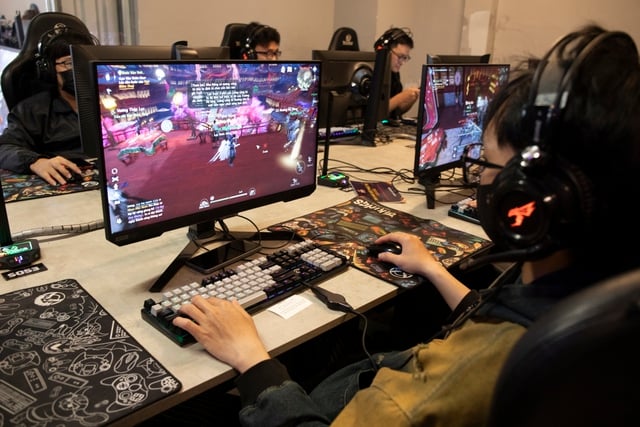 Nghich Thuy Han 'causa febre', jogadores lotam sala de computadores Viking - Foto 1. Nghịch Thủy Hàn 'gây sốt', game thủ lấp đầy phòng máy Viking- Ảnh 1.