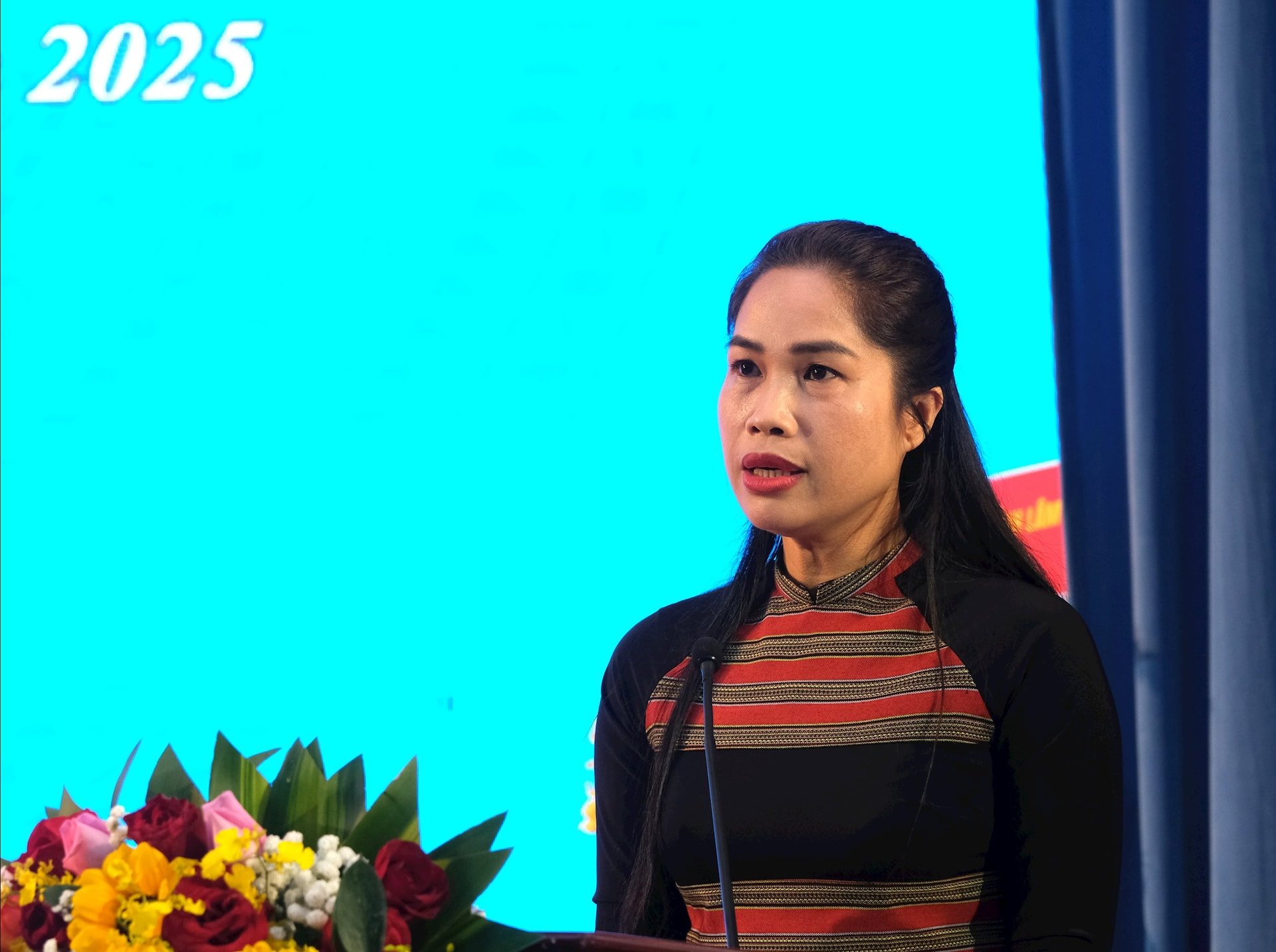 Die Präsidentin der Provinz-Frauenunion, H'Vi Eban, hielt eine Rede, in der sie auf die 95-jährige Tradition der Gründung und Entwicklung der Vietnamesischen Frauenunion zurückblickte.