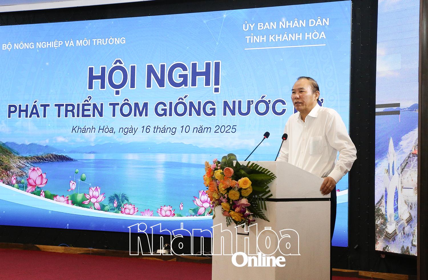 Viseminister for landbruk og miljø, Phung Duc Tien, holdt en tale på konferansen.