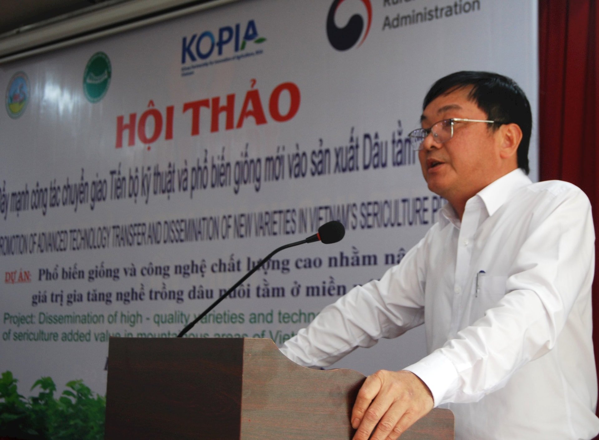 Dl. Nguyen Hoang Phuc, director adjunct al Departamentului pentru Agricultură și Mediu din Lam Dong, și-a propus să cultive 12.000 de hectare de dudi în provincia Lam Dong până în 2030.
