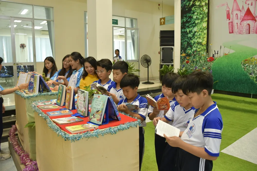 đọc sách 4.JPG