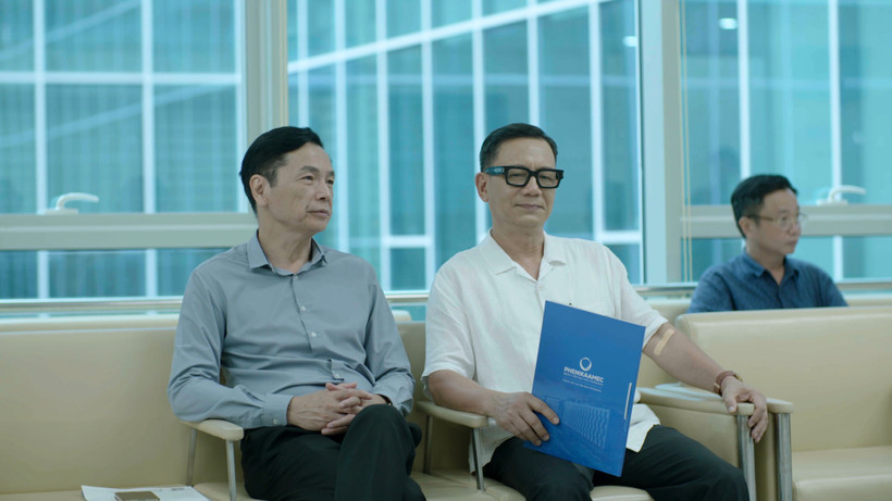People's Artist Trung Anh and Meritorious Artist Pham Cuong in the film. (Photo; VFC)