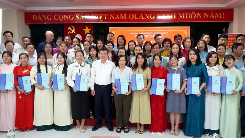 thuyen-chuyen-giao-vien.jpg