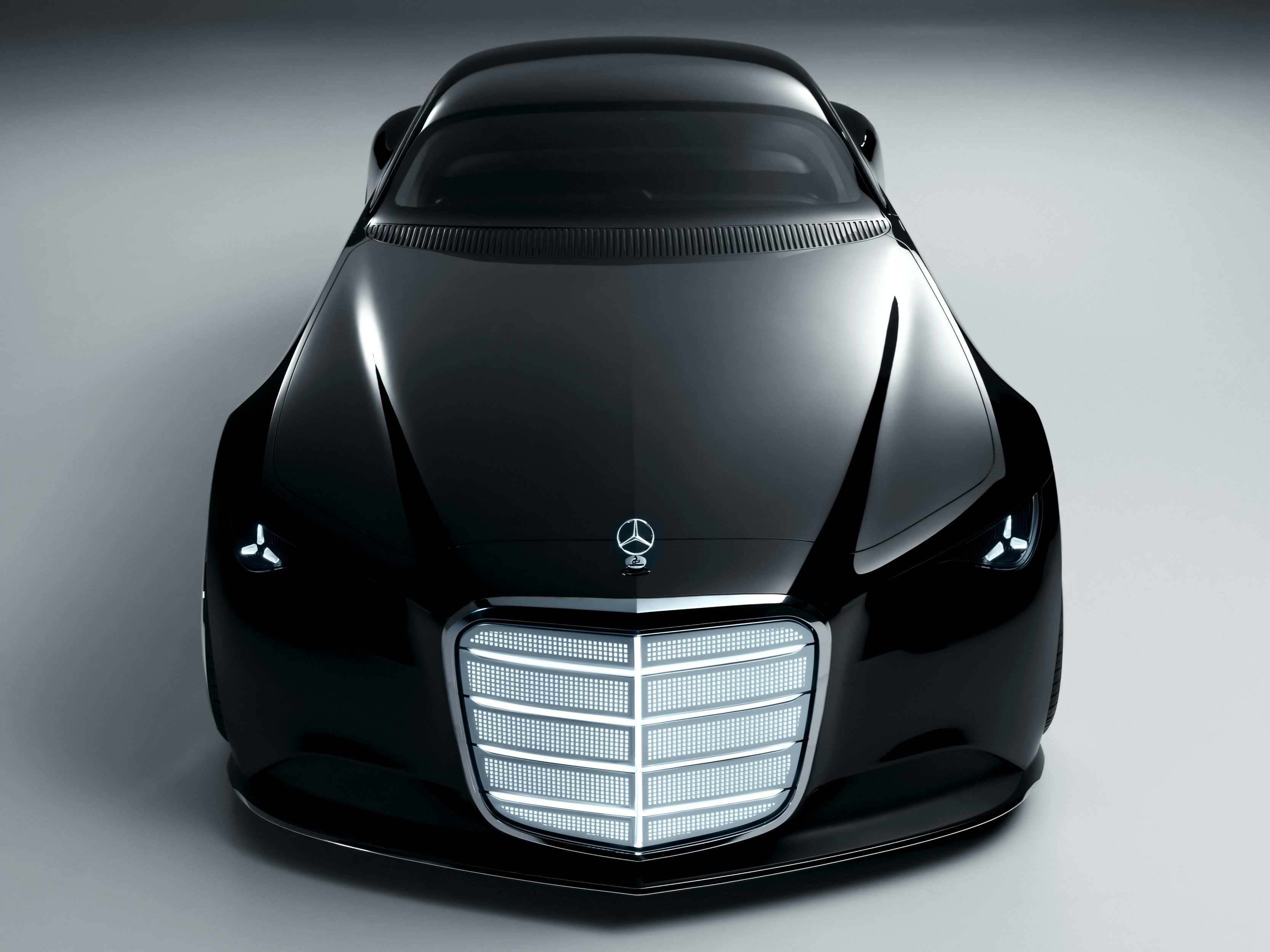 Interiören i Mercedes-Benz Vision Iconic är designad som ett lyxigt vardagsrum med material i sammet och metall.