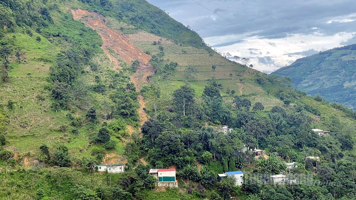 Landslide area above residential area in Then Van village.