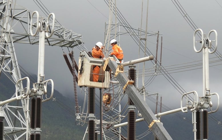 EVNNPT: Krajowy system przesyłu energii elektrycznej bezpiecznie, nieprzerwanie i stabilnie przesłał ponad 193 miliardy kWh energii elektrycznej – zdjęcie 1. EVNNPT: Hệ thống truyền tải điện quốc gia đã truyền tải an toàn, liên tục, ổn định trên 193 tỷ kWh điện- Ảnh 1.