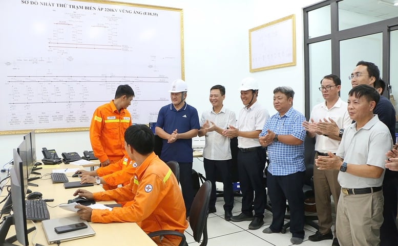 EVNNPT: Krajowy system przesyłu energii elektrycznej bezpiecznie, nieprzerwanie i stabilnie przesłał ponad 193 miliardy kWh energii elektrycznej – zdjęcie 6. EVNNPT: Hệ thống truyền tải điện quốc gia đã truyền tải an toàn, liên tục, ổn định trên 193 tỷ kWh điện- Ảnh 6.
