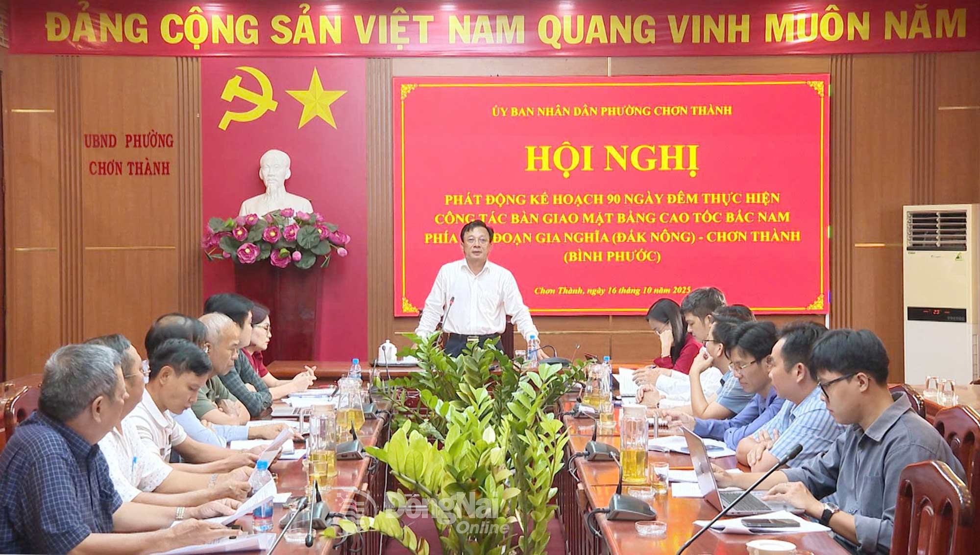Předseda lidového výboru okresu Chon Thanh Nguyen Anh Tai hovoří na zahajovací konferenci. Foto: Do ​​​​Trinh