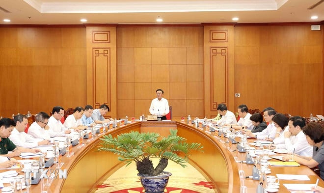ttxvn-thuong-truc-ban-bi-thu-giao-ban-ban-dang-1.jpg