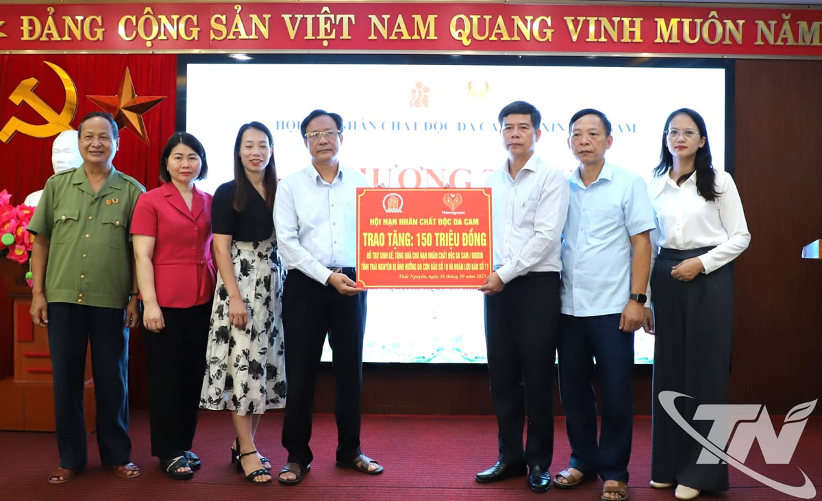 សមាគមវៀតណាមសម្រាប់ជនរងគ្រោះដោយជាតិគីមីពុលពណ៌ទឹកក្រូច/ឌីអុកស៊ីន ប្រគល់អំណោយនៅថៃ ង្វៀន។