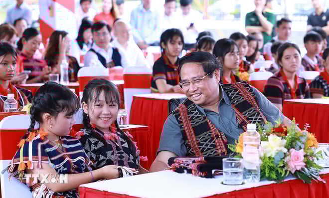 ttxvn-thu-tuong-khoi-cong-truong-tay-giang-5.jpg