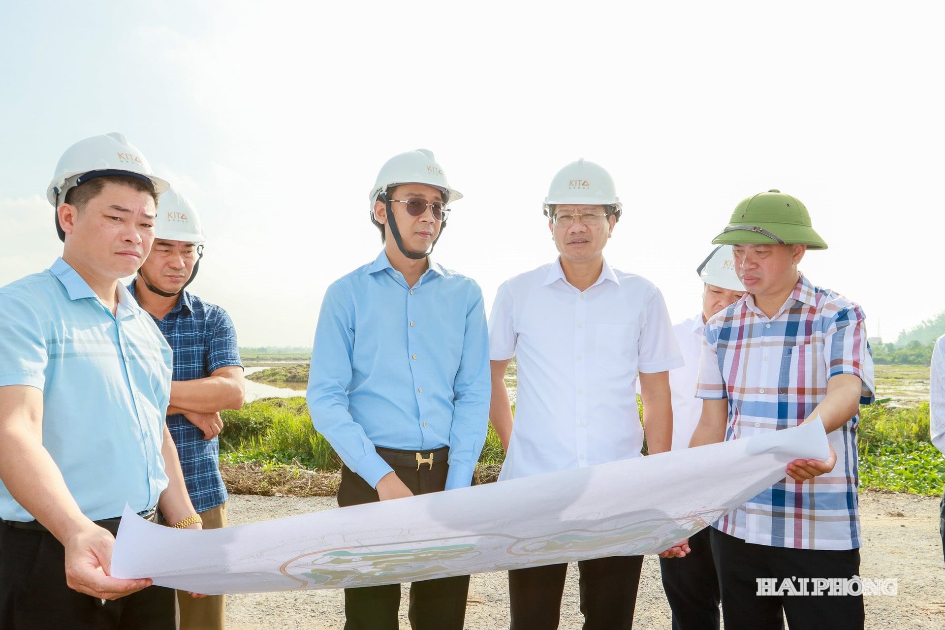 Kamrat Le Anh Quan, ständig vice ordförande för stadens folkkommitté, inspekterade Hai Phong Sakura Golf Club-projektet.