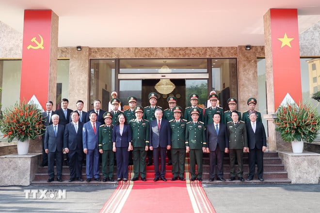ttxvn-tong-bi-thu-to-lam-du-le-ky-niem-80-nam-ngay-truyen-thong-luc-luong-vu-trang-quan-khu-1-8343310-5.jpg
